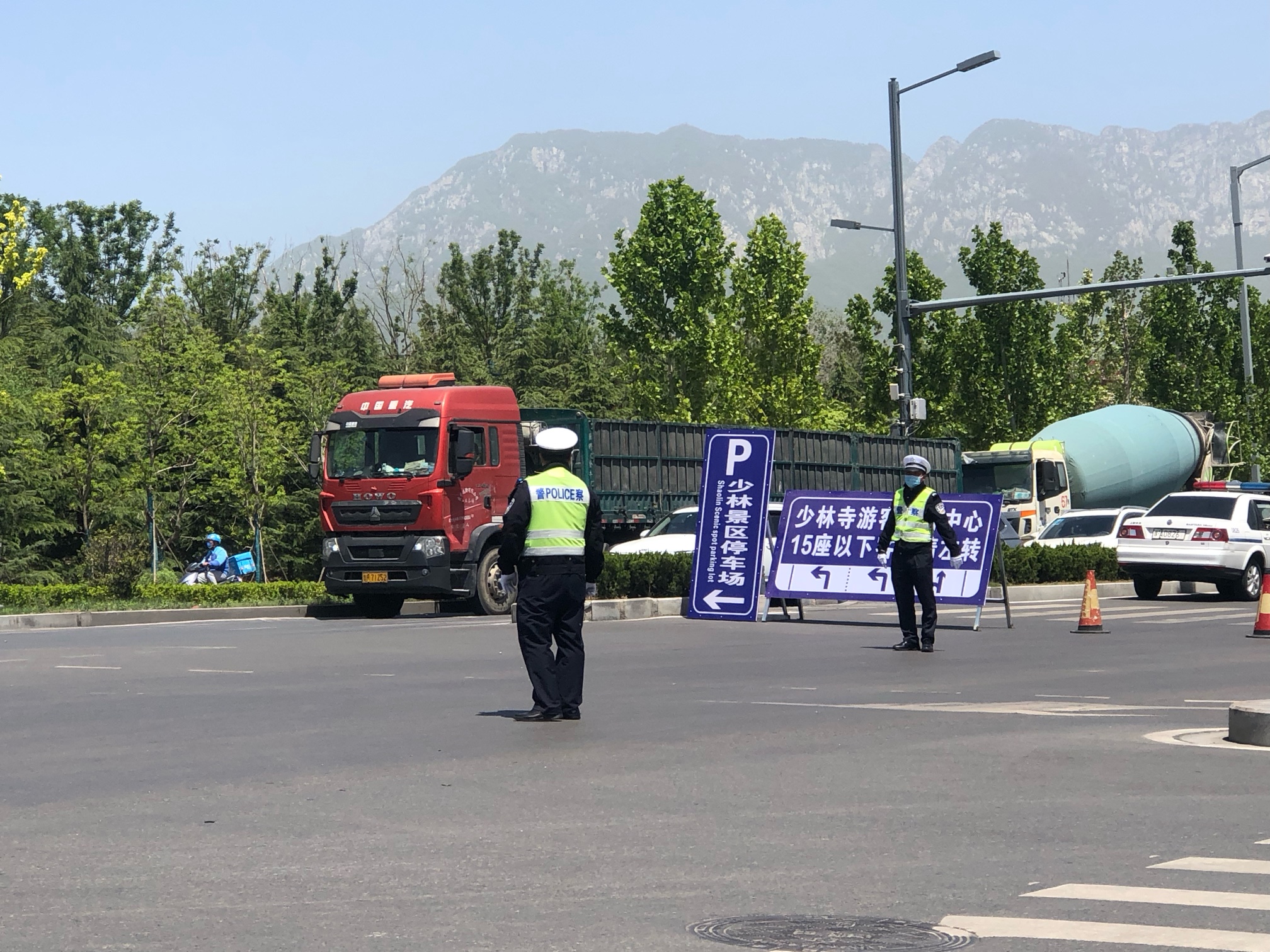 登封大道与少林大道交叉口少林寺方向15座车辆禁行5009 作者:登封在哪 帖子ID:358368 
